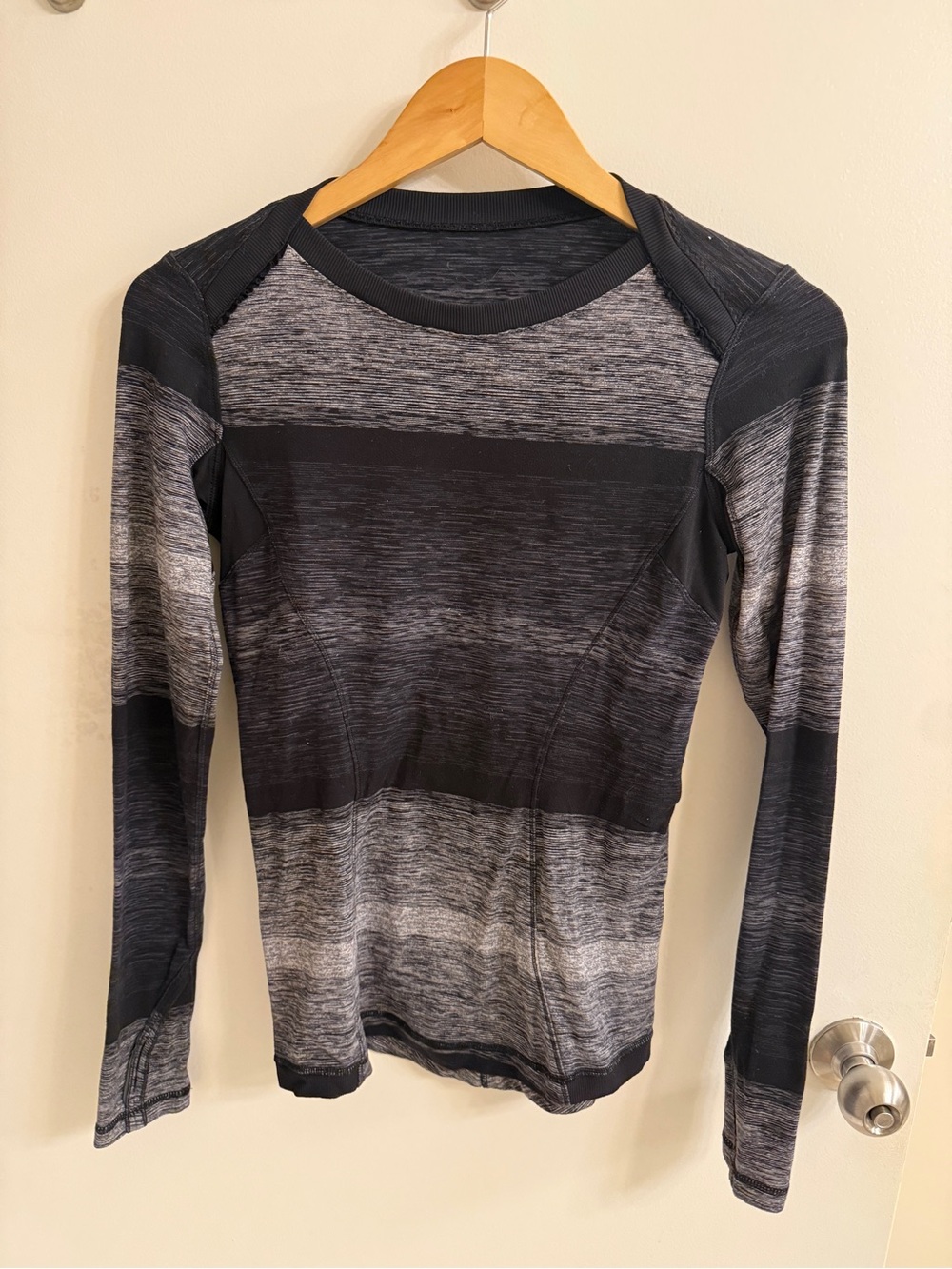 lululemon athletica Long Sleeve Crew - Black & Gray